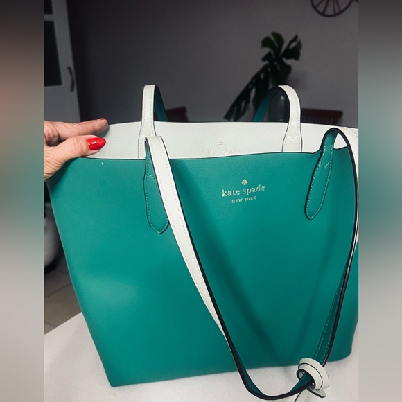 Kate Spade Tote bag is reversible - Picture 2 of 3